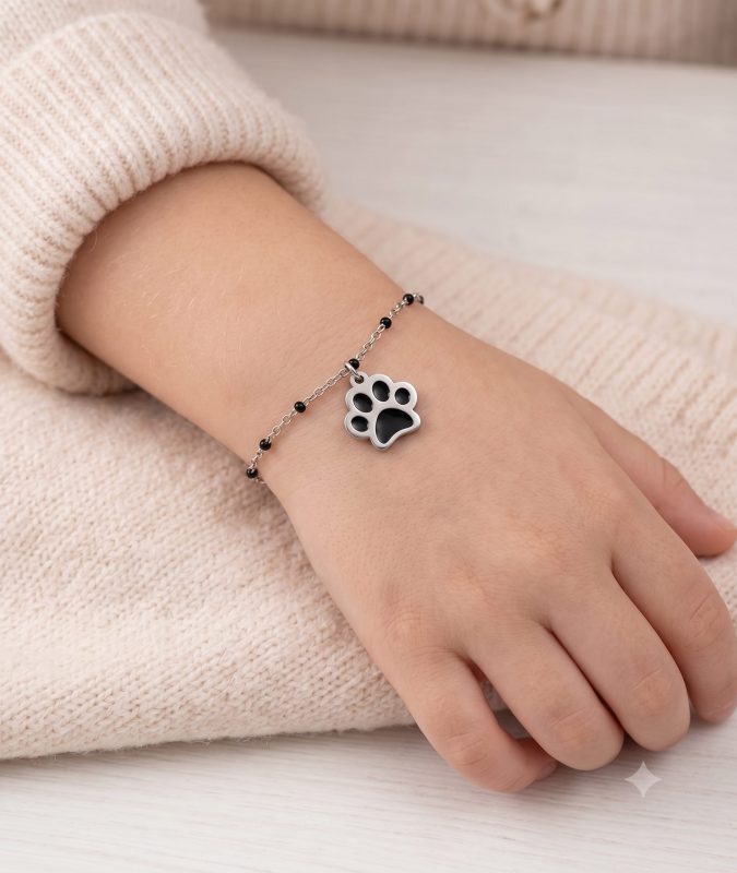 Bracciale da Bambina in Acciaio Inox con Catena a Sfere e Charm Zampa Nero